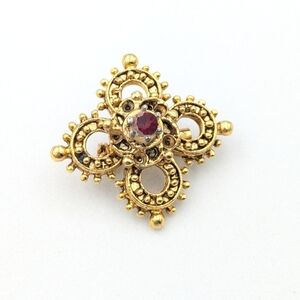 Vintage Floral Red faux Gem Center Gold Tone Intricate Brooch pin